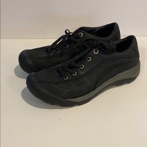 Keen Toyah lace up shoe